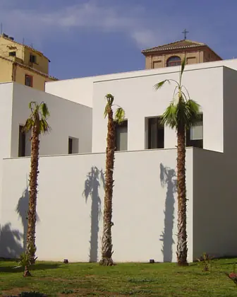 Fachada revestida por Obras y Estucos